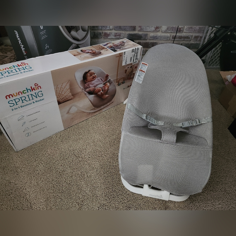 Munchkin Spring 2 in 1 Bouncer and Rocker